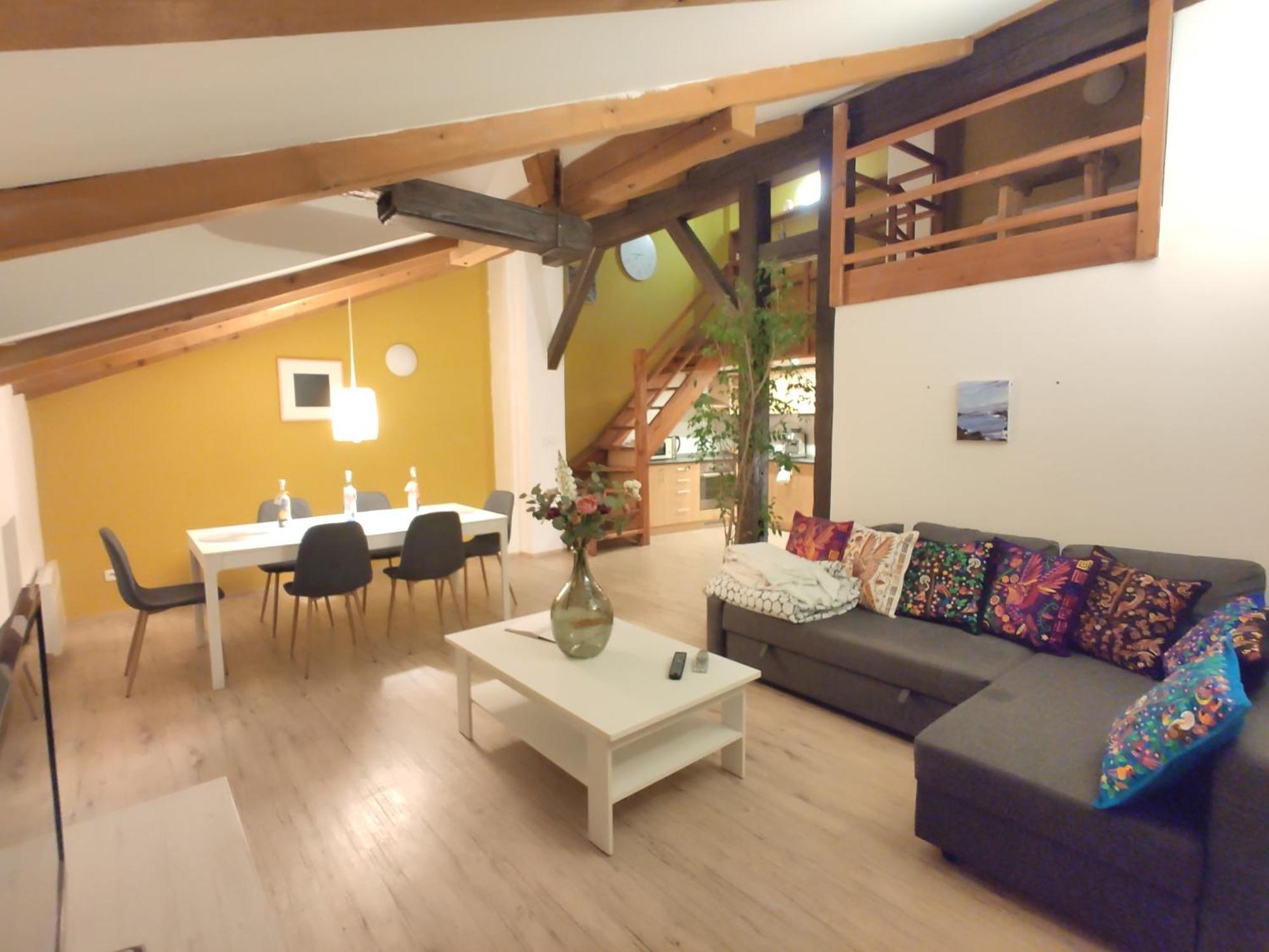 Casa vacanze Cozygem House 2 Mins Walk Charles Bridge Praga