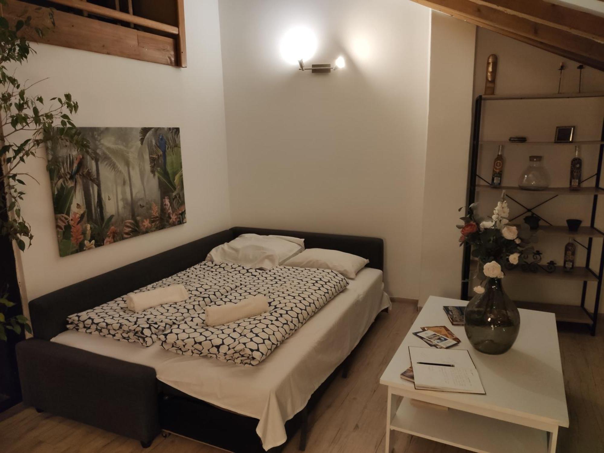 Casa vacanze Cozygem House 2 Mins Walk Charles Bridge Praga